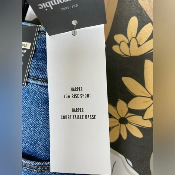 NWT Abercrombie & Fitch Harper Low Rise Short Women Size 28 (6) - Picture 14 of 15